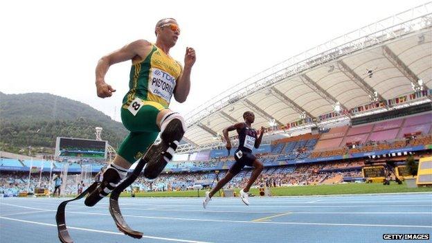 Oscar Pistorius running - August 2011