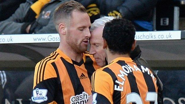 Alan Pardew headbutts David Meyler