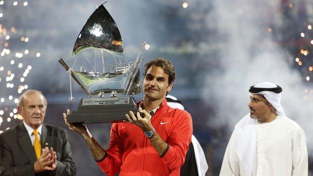 Roger Federer celebrates in Dubai