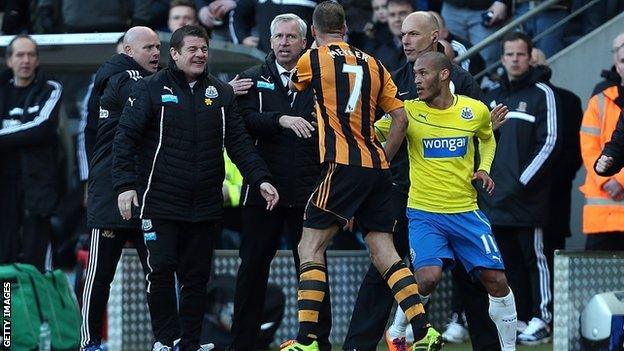 David Meyler confronts Alan Pardew