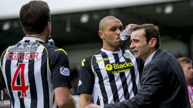 St Mirren boss Danny Lennon encourages his players