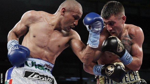 Orlando Salido (left) and Vasyl Lomachenko