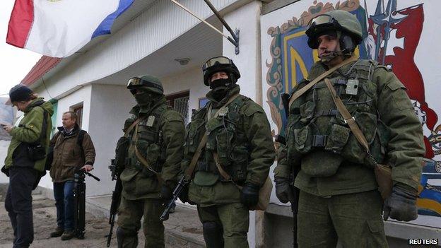 Military personnel, believed to be Russian servicemen, in Simferopol 03/02/14