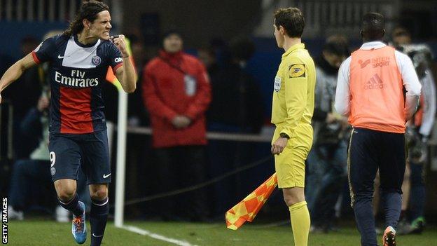 Edinson Cavani scores as PSG win