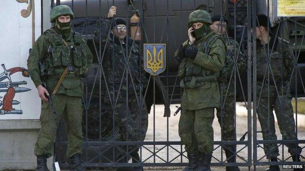 Soldiers, believed to be Russian, in the village of Perevalnoye outside Simferopol, 3 March