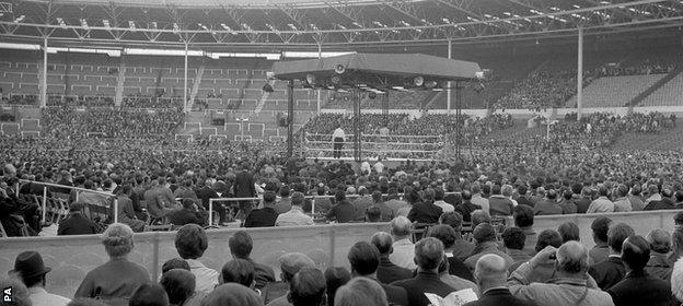 Crowds gather for the Cooper v Clay fight in 1963