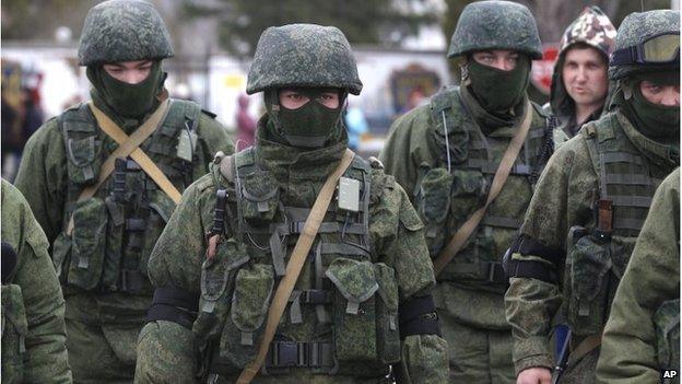 Pro-Russian soldiers in Perevalne, Crimea (4 March 2014)