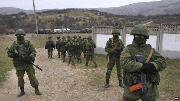 Pro-Russian soldiers in Perevalne, Crimea (4 March 2014)