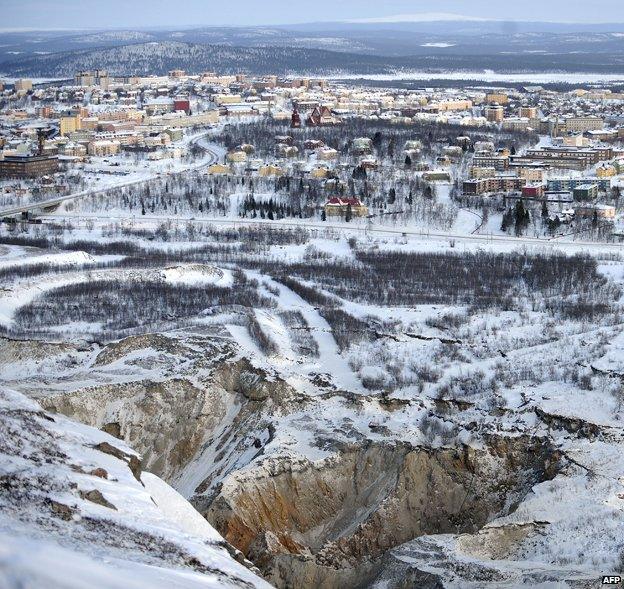Kiruna, cracks in ground at forefront