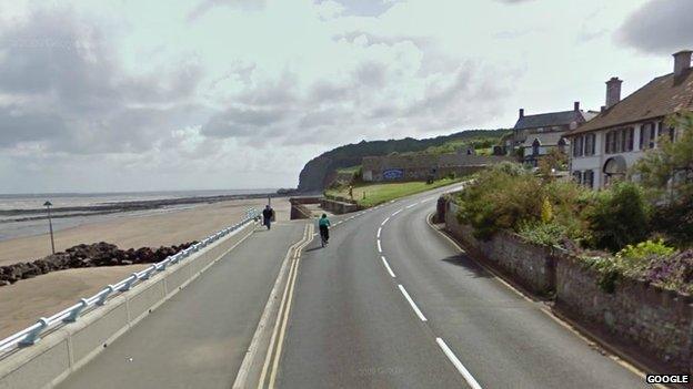 Sea wall at Blue Anchor