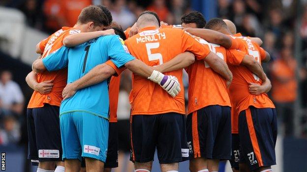 Luton Town team huddle