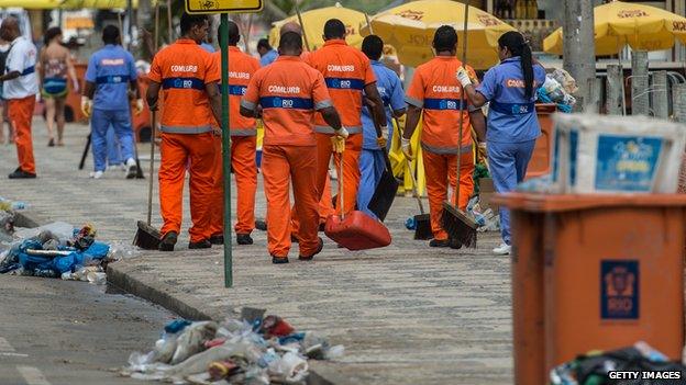 Rio rubbish collectors at work