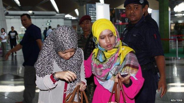 Relatives of missing passengers at Kuala Lumpur airport (8 March 2014)