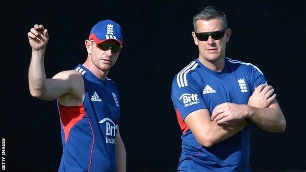 England assistant coach Paul Collingwood (left) with temporary coach Ashley Giles