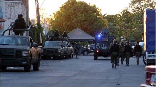 Police guard the morgue where Nazario Moreno's body is held, Apatzingan, Michoacan state, Mexico (10 March 2014)