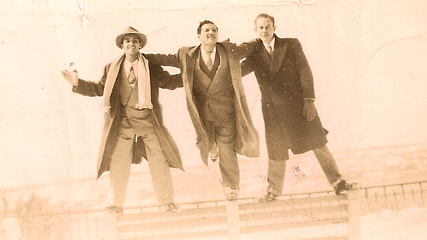 Gaetjens (centre) in New York