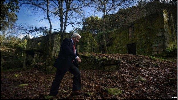 The mayor of Cortegada walks in the abandoned village of A Varca