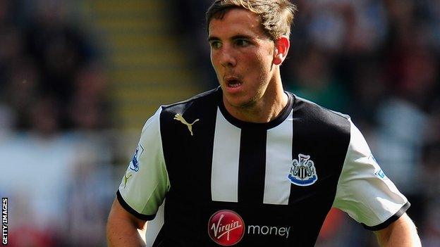 Newcastle midfielder Dan Gosling