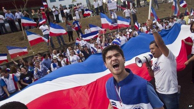 Opposition supporters in El Salvador