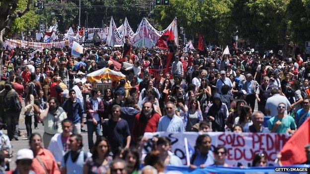 Chilean students march in protest against the government of President Sebastian Pinera, in Valparaiso on 9 November, 2011