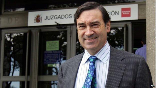 The director of El Mundo, Pedro J Ramirez in 2005, smiling after leaving court to testify over his refusal to reveal his newspaper's sources during the inquiry into the Madrid train bombings