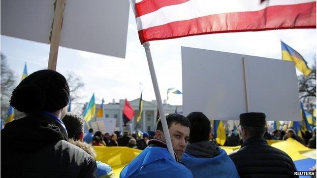 Anti-Russian protesters in front of the White House, 6 March 2014