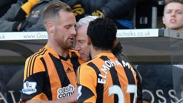 Alan Pardew headbutts David Meyler