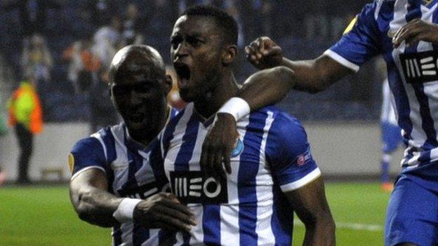 Porto's Colombian forward Jackson Martinez (C) celebrates his goal