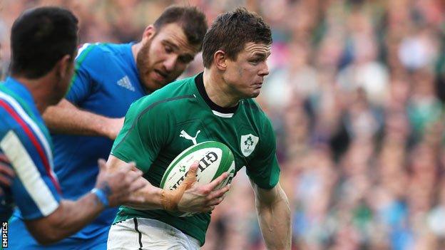 Brian O'Driscoll on the attack against Italy