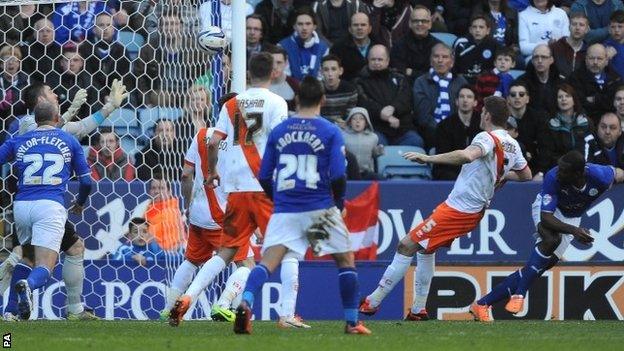 Wes Morgan scores Leicester's second goal