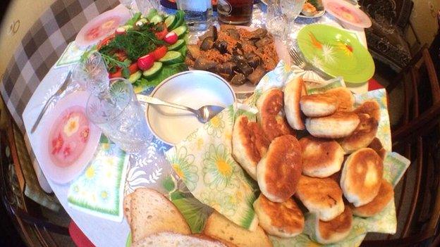 Lunchtable in Yevapatoria, Crimea