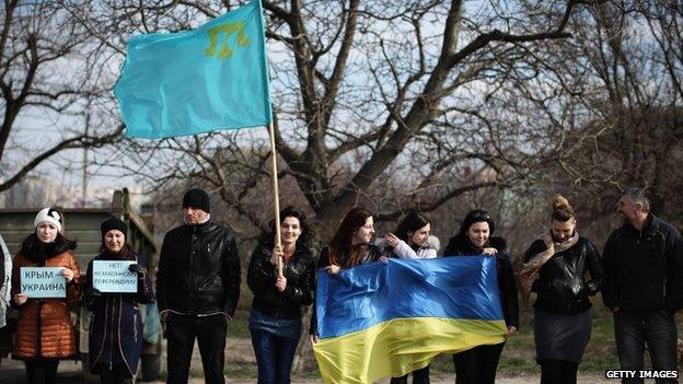 Crimean Tatars and Ukrainians protest in Simferopol