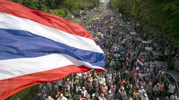 Anti-government leader Suthep Thaugsuban leads a march as protesters move their main protest site off the main streets of the capitol city in Bangkok, 2 March 2014