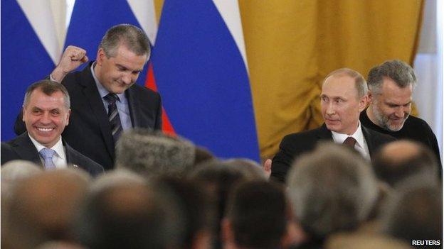 Crimea's head of government Sergei Aksyonov (2nd L), celebrates the signing (18 March 2014)