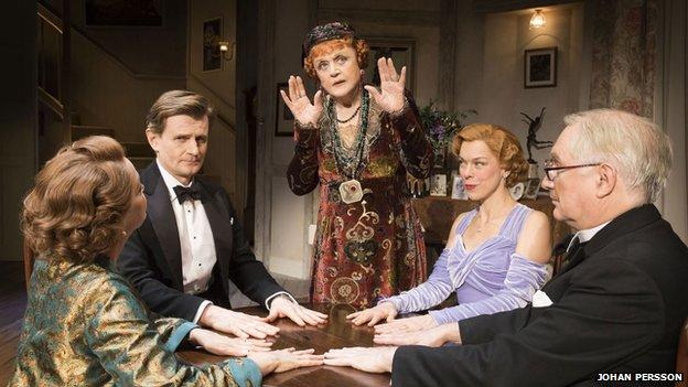 Angela Lansbury, Charles Edwards, Janie Dee, Serena Evans and Simon Jones in Blithe Spirit