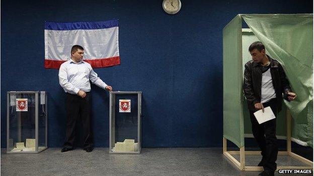 Men at polling station in Bakhchisaray, Crimea (16 Mar 2014)