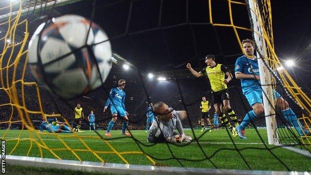 Sebastian Kehl scores for Borussia Dortmund