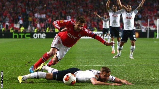 Benfica survive a late Harry Kane penalty appeal which would have taken the tie to extra-time