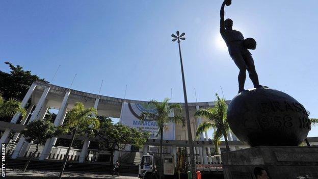 Statue of Bellini outside the Maracana