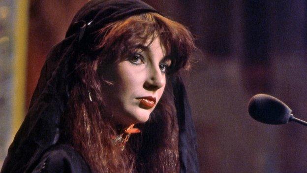 Kate Bush performs Wuthering Heights on Top of the Pops