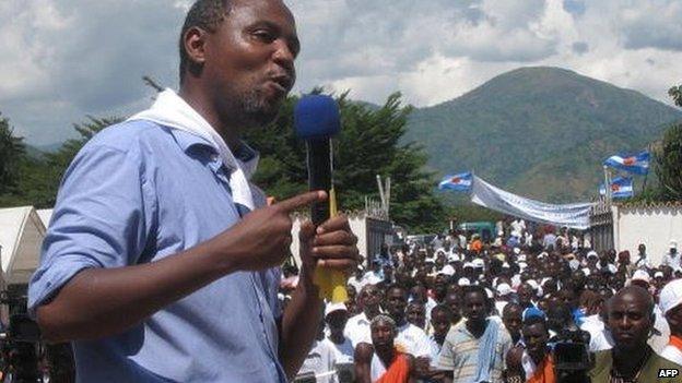 MSD leader Alexis Sinduhije addressing a crowd in Burundi on 11 April 2010