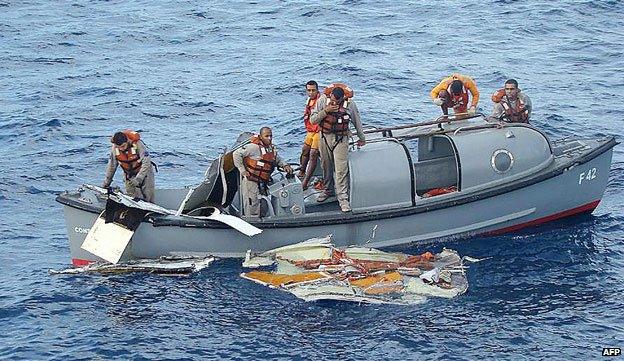 Members of the Brazilian Frigate Constituicao recovering debris in June 2009