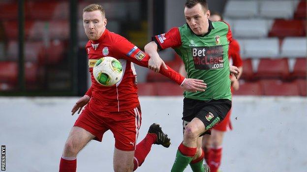 Cliftonville's Chris Curran and Glentoran's Janson Hill in action at the Oval