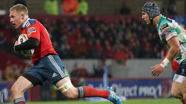 Keith Earls scores Munster's first try against Treviso