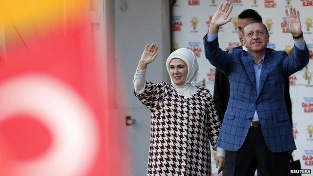 Turkey"s Prime Minister Tayyip Erdogan and his wife Emine greet their supporters at an election rally in Ankara (22 March 2014)