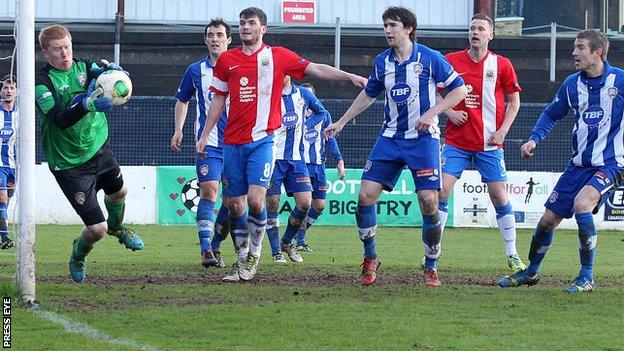 Linfield drew 0-0 away to Coleraine