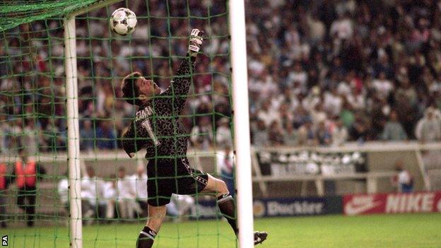 David Seaman is beaten by Nayim