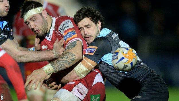 Glasgow Warriors' Alex Dunbar (right) clashes with Josh Turnbull