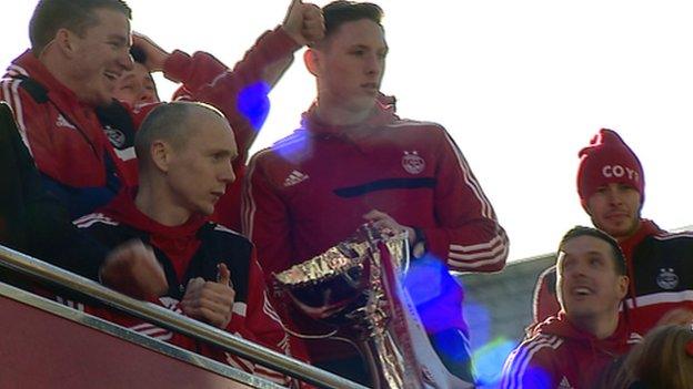 Aberdeen team on bus