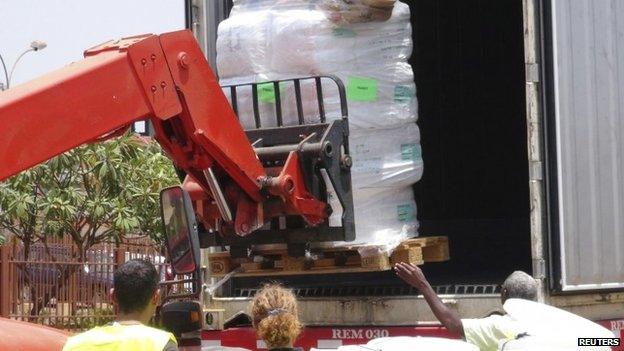 Medical supplies being loaded in Guinea's capital, Conakry (24 March 2014)